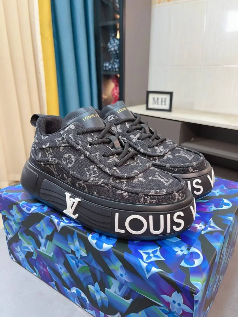 Men's men's shoes 💰560🌸🌸 LV style is novel and fashionable, the upper is made of imported cowhide + LV special materials! Super trendy design! It’s eye-catching! The leather is soft, delicate, shiny and translucent, showing the ultimate in pure handcraftsmanship, and the mesh is soft, comfortable and breathable! Size: 39-44 (38 45 customized)
